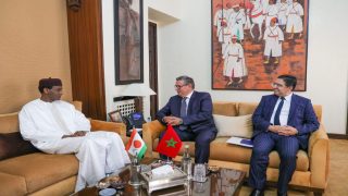 عزيز أخنوش و الوزير الأول النيجري يجريان مباحثات حول سبل تعزيز علاقات التعاون الثنائي بين المملكة و النيجر