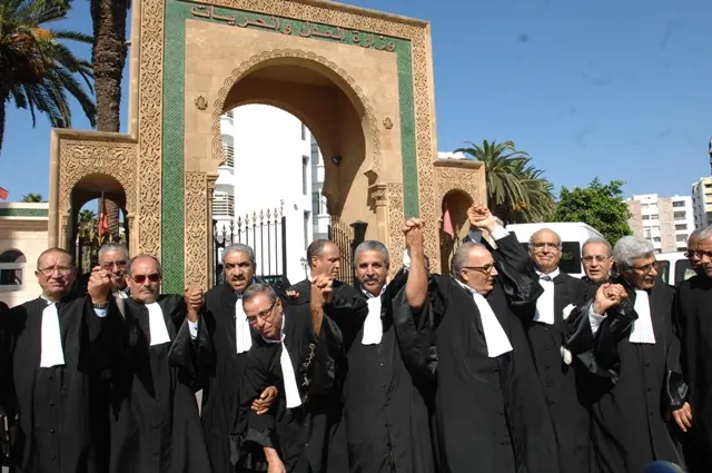 يخوضون إضرابا مفتوحا.. المحامون يبدون استعدادهم للحوار “الجاد والمسؤول”