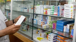 البرلماني عبد الرحمان الوفا يحذر من خطورة الصيدليات الافتراضية ويدعو إلى تدخل عاجل