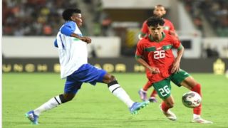 آدم أزنو: فخور بارتداء قميص المنتخب الوطني