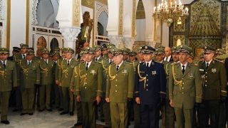أزمة غير مسبوقة تهز المؤسسة العسكرية الجزائرية: عشرات الجنرالات في السجن وعائلاتهم تعاني