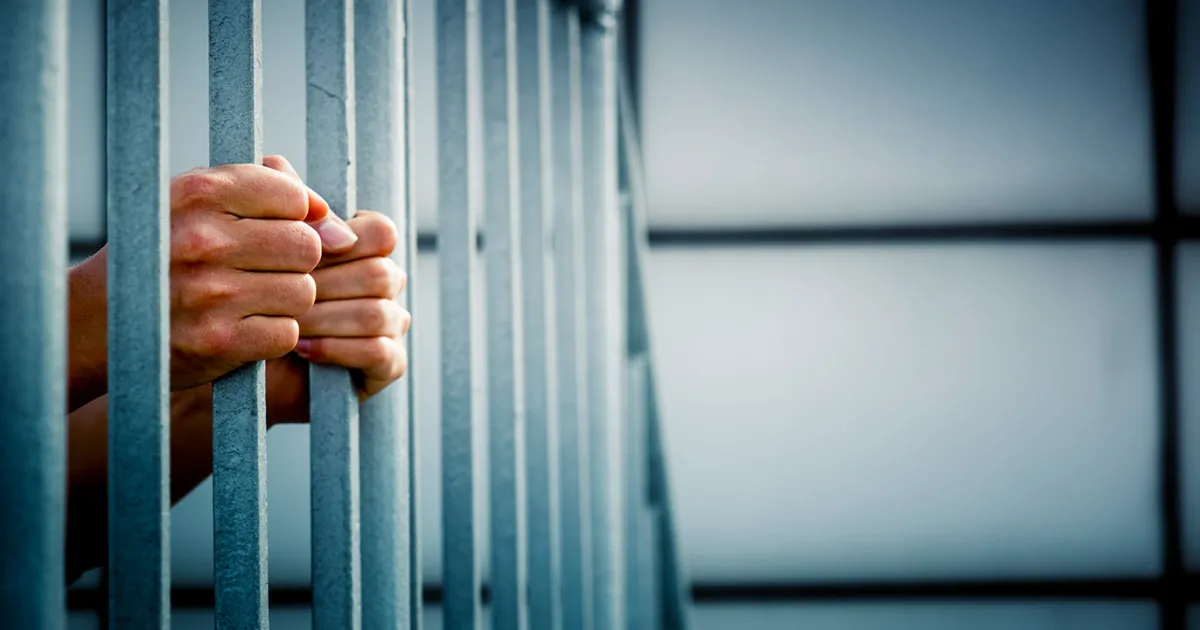 رئيس جماعة بالحسيمة دوز 3 سنين ديال الحبس في ملف ” السطو على عقارات الغير” و فالأخير تحكم بالبراءة