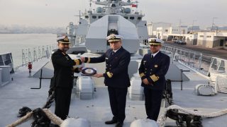 زيارة الفرقاطة الهندية “INS Tushil” إلى ميناء البيضاء تعزز التعاون العسكري البحري بين المغرب والهند
