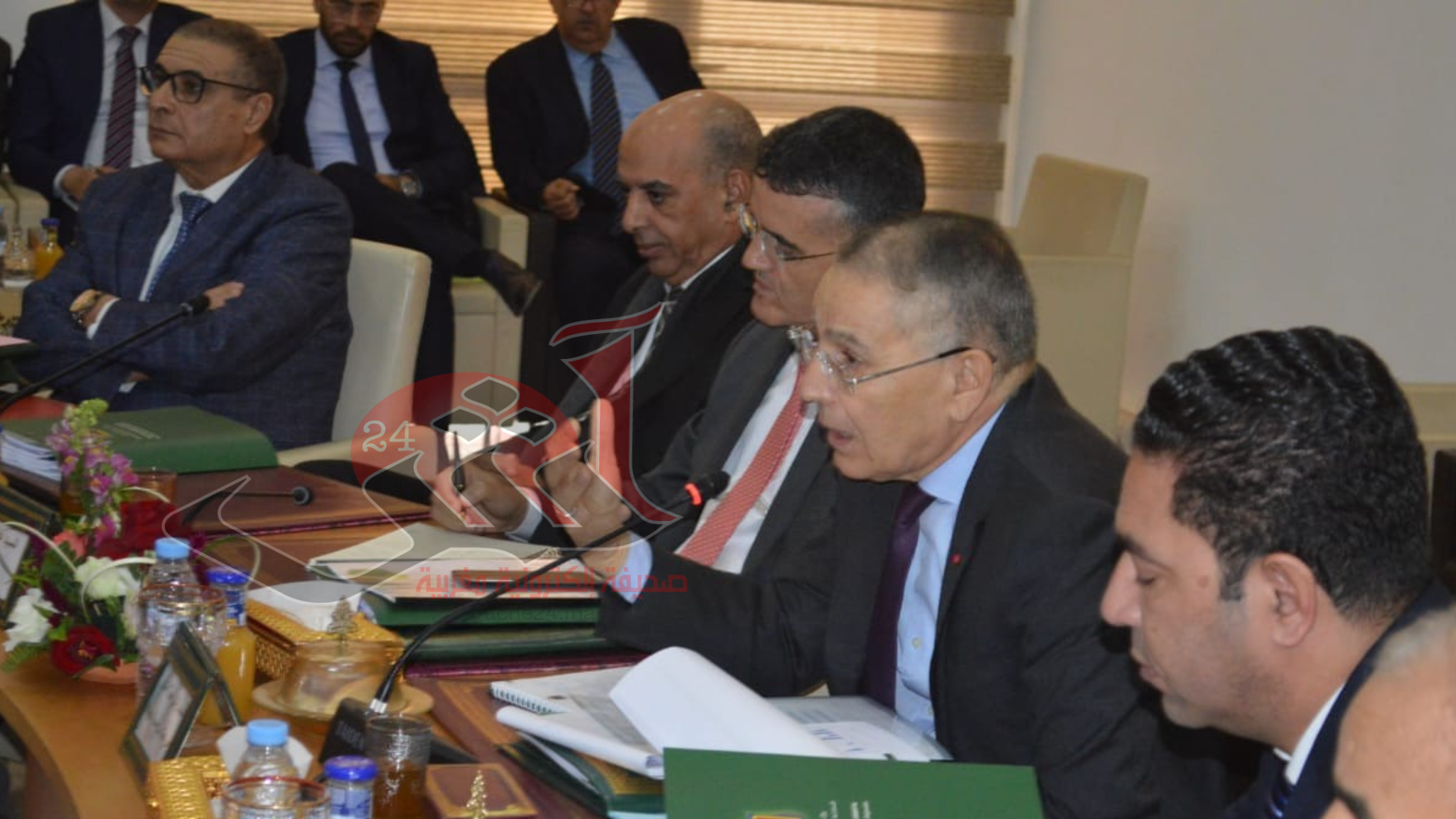 إنجاز ثلاث محطات لتحلية مياه البحر.. والي جهة الشرق يترأس لقاء موسعاً مع عمال الأقاليم