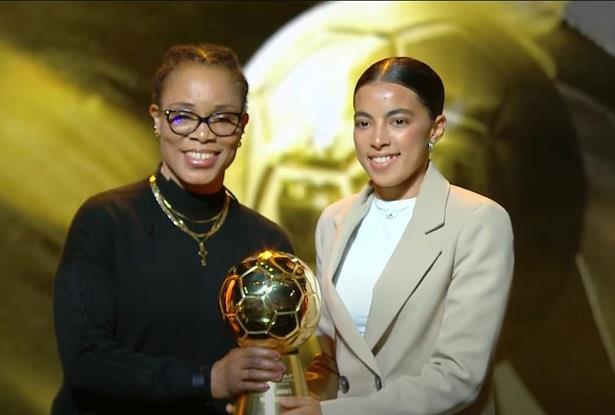 جوائز الكاف 2024.. المغربية ضحى المدني تتوج بجائزة أفضل لاعبة إفريقية شابة