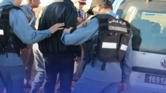 القبض على محتال ثلاثيني متورط في عمليات نصب واسعة عبر الإنترنت بشيشاوة