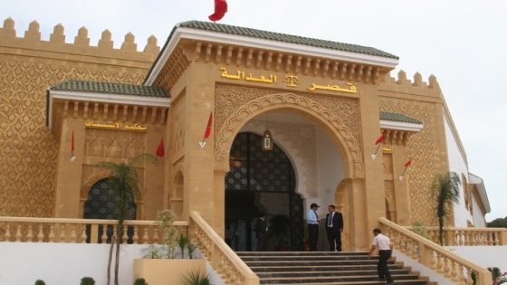 حجز 30 هاتفًا نقالًا ومبلغ 12 مليون سنتيم..محاكمة شخص متورط في النصب وانتحال صفة وشقيقين يتاجران في “المعجون” بفاس