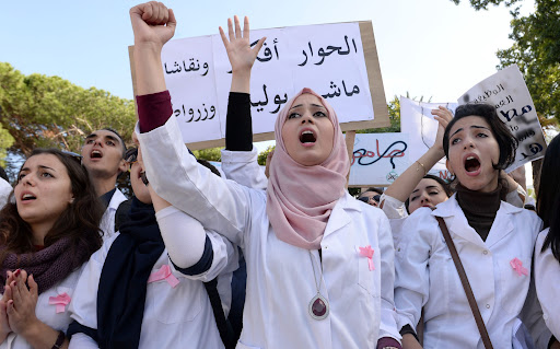 الحكم ببراءة 27 من طلبة الطب والصيدلة المتابعين في “احتجاجات الرباط”