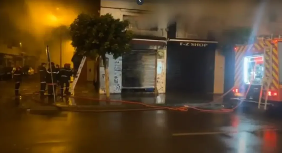 حريق مهول يلتهم محلاً تجارياً بمنطقة بوركون في الدار البيضاء