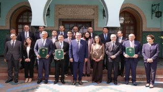 التوقيع بالرباط على اتفاقية استثمارية مع المجموعة الصينية “صنرايز” الرائدة في قطاع النسيج بقيمة 2,3 مليار درهم