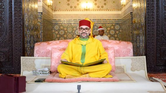 أمير المؤمنين يؤدي صلاة عيد الفطر بمسجد أهل فاس بالرباط ويتقبل التهاني بهذه المناسبة السعيدة