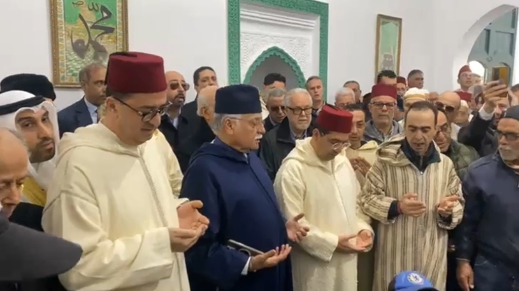 أصيلة .. تشييع جثمان الوزير الأسبق ورجل الثقافة الراحل محمد بن عيسى