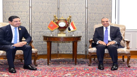 القمة العربية غير العادية .. ناصر بوريطة يجري بالقاهرة مباحثات مع نظيره المصري