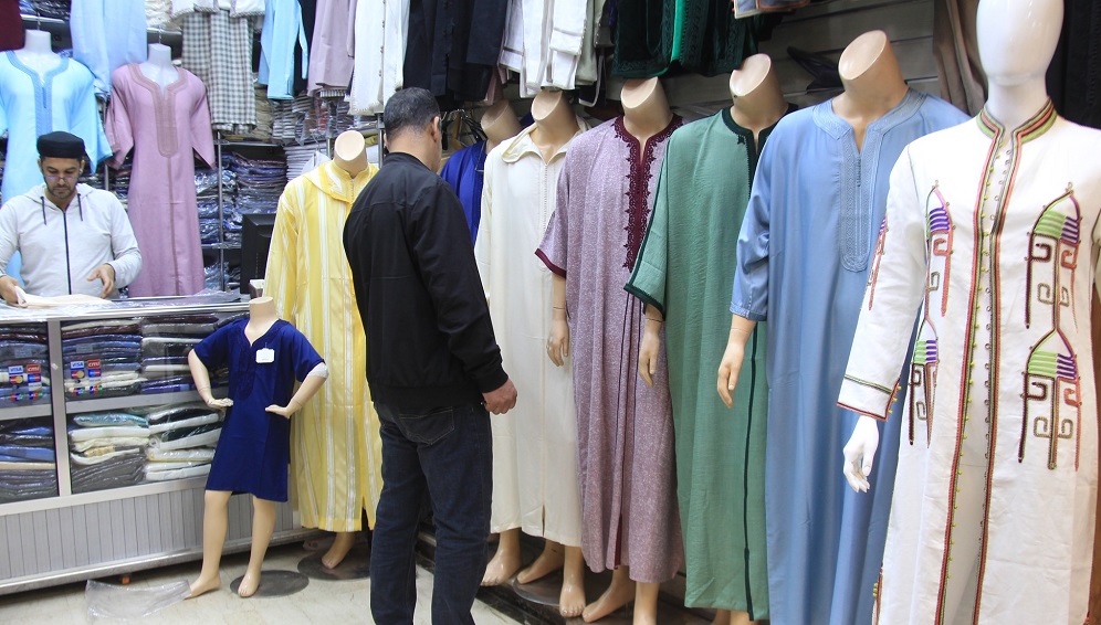 مراكش: إقبال واسع على اقتناء الملابس التقليدية مع اقتراب عيد الفطر