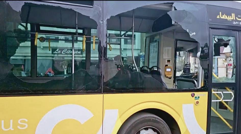 المحمدية.. مقطع الفيديو الذي يوثق لهجوم عصابة إجرامية على حافلة للنقل الحضري مشوب بعدم الدقة وعار من الصحة