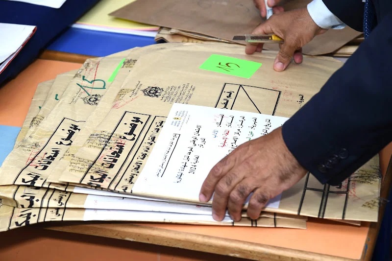الحسيمة.. توقيف مشتبه فيه بتسيير مجموعات ب”الواتساب” تعمل على تلقي وتسريب الأجوبة الخاصة بامتحانات البكالوريا