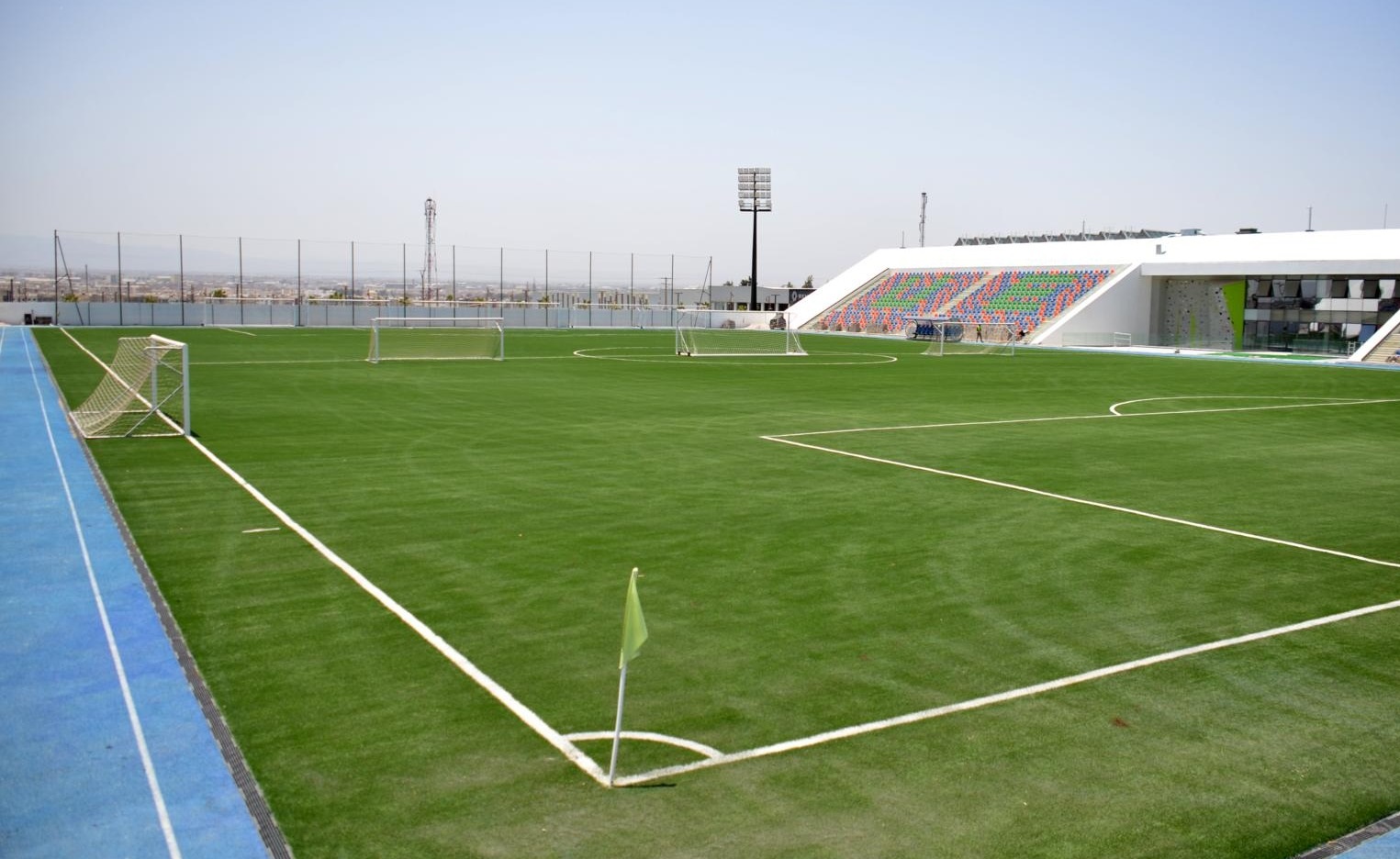 فاس: الجامعة الأورومتوسطية تضع بنياتها الرياضية المتطورة رهن إشارة الجامعات الملكية المغربية للرياضة