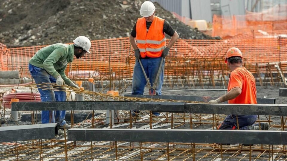 قطاع البناء .. أرباب المقاولات متفائلون بشأن الفصل الثاني من سنة 2025
