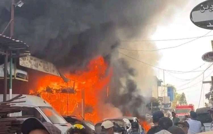 حريق مهول يندلع في سوق السالمية للمتلاشيات بالبيضاء
