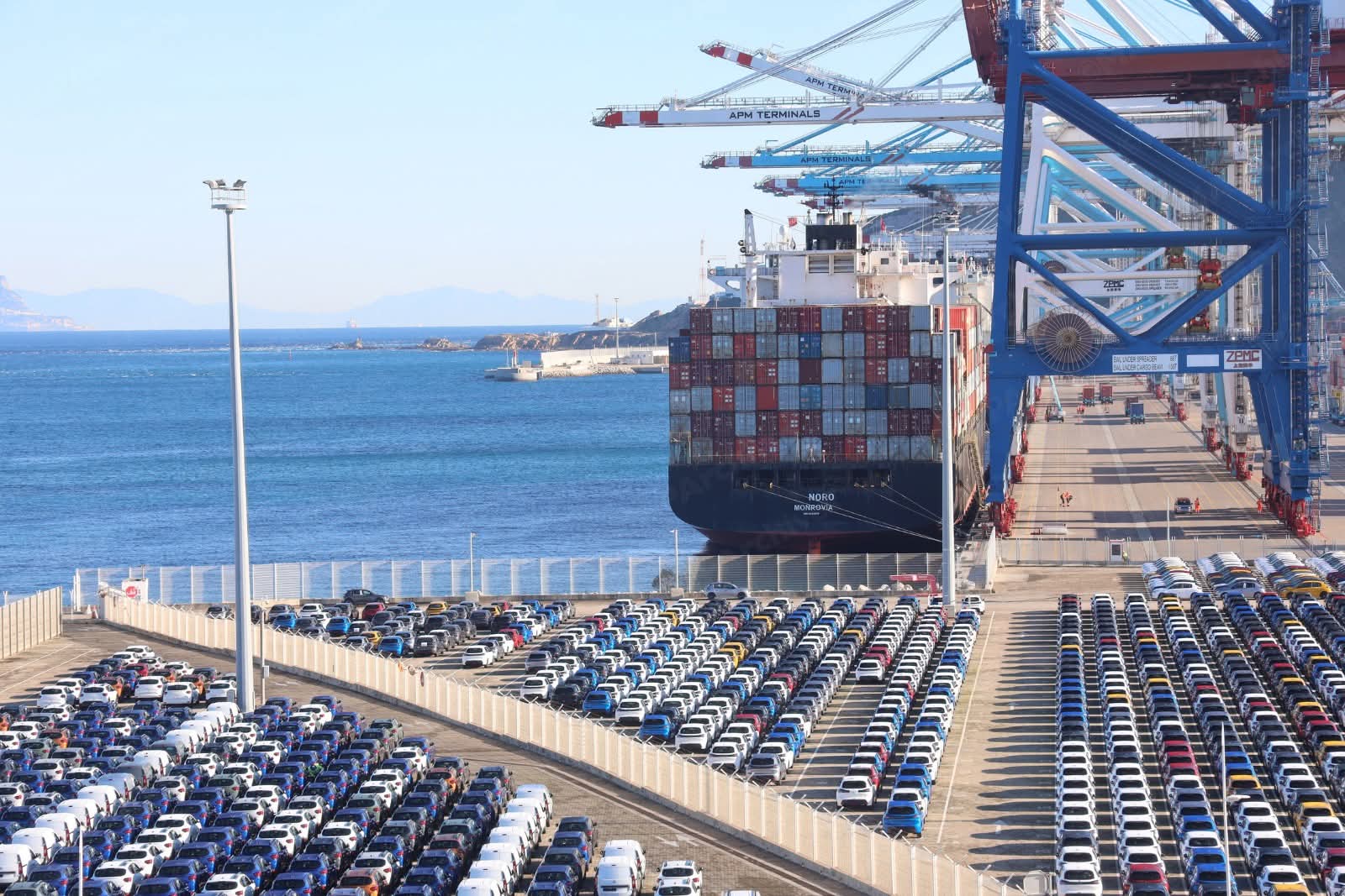 بقيادة جلالة الملك، المغرب يعزز جاذبيته وقدرته على الربط بفضل بنية تحتية متطورة