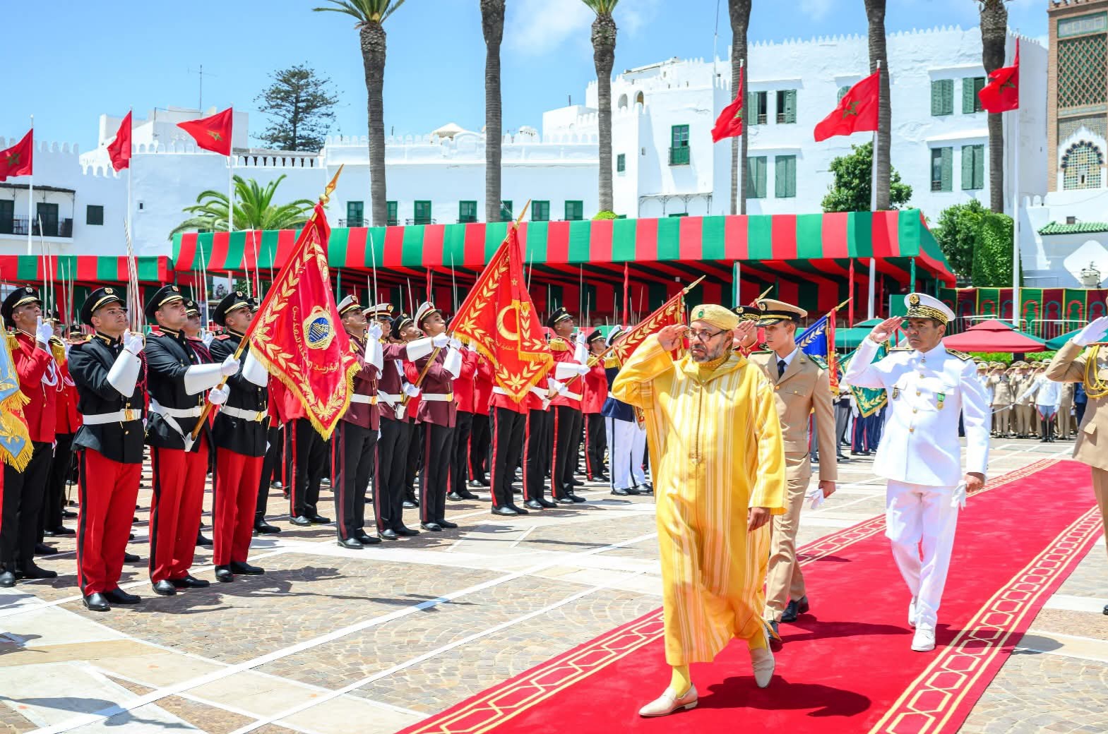 عيد العرش .. جلالة الملك يترأس بتطوان حفل أداء القسم للضباط المتخرجين من المدارس العليا العسكرية وشبه العسكرية