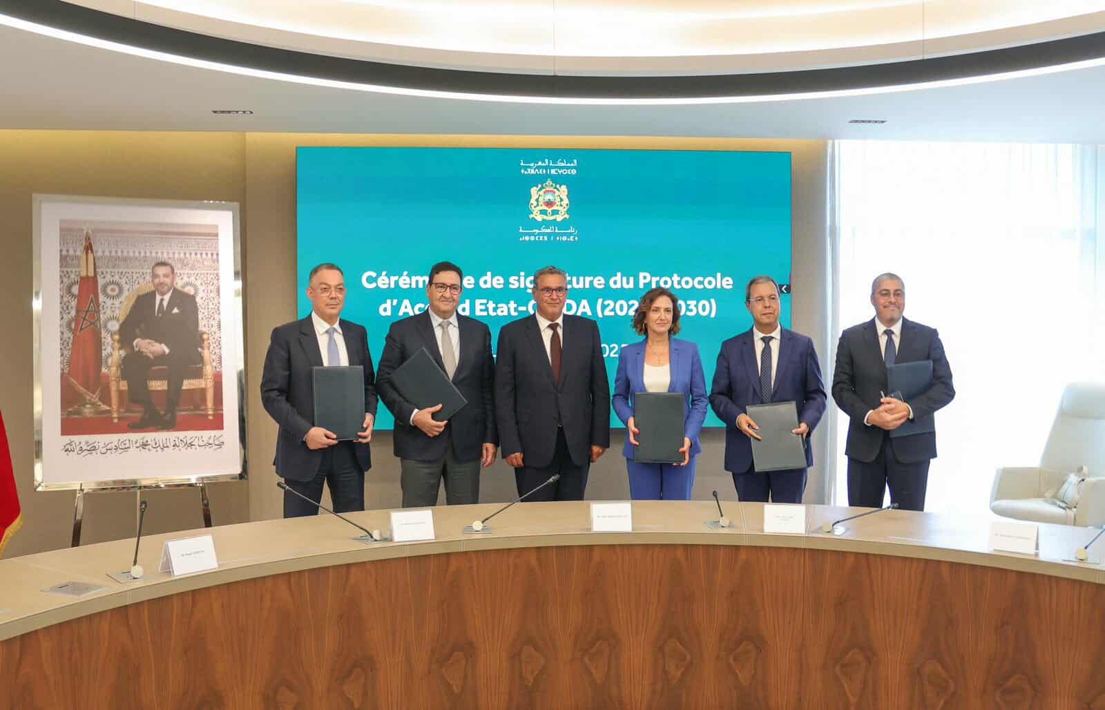 توقيع بروتوكول اتفاق بين الحكومة والمكتب الوطني للمطارات 2025-2030