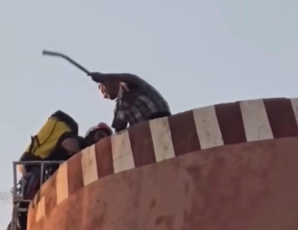 بني ملال .. وفاة الشخص الذي رمى بنفسه من سطح خزان للمياه ناتجة عن تمزقات النخاع الشوكي والشريان السباتي وللعضلات المقابلة له مع كسر لعظم الحلق