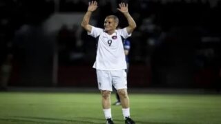 رحيل أحمد فرس.. رئيس “فيفا” يحتفي بالمسيرة الاستثنائية لأسطورة كرة القدم الإفريقية
