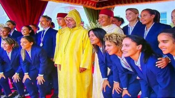 عيد العرش.. جلالة الملك يستقبل إنفانتينو ولاعبات المنتخب الوطني في المضيق