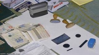 ضبط أجهزة إلكترونية ووثائق مزورة بعد توقيف متهمين بالنصب في أولاد تايمة