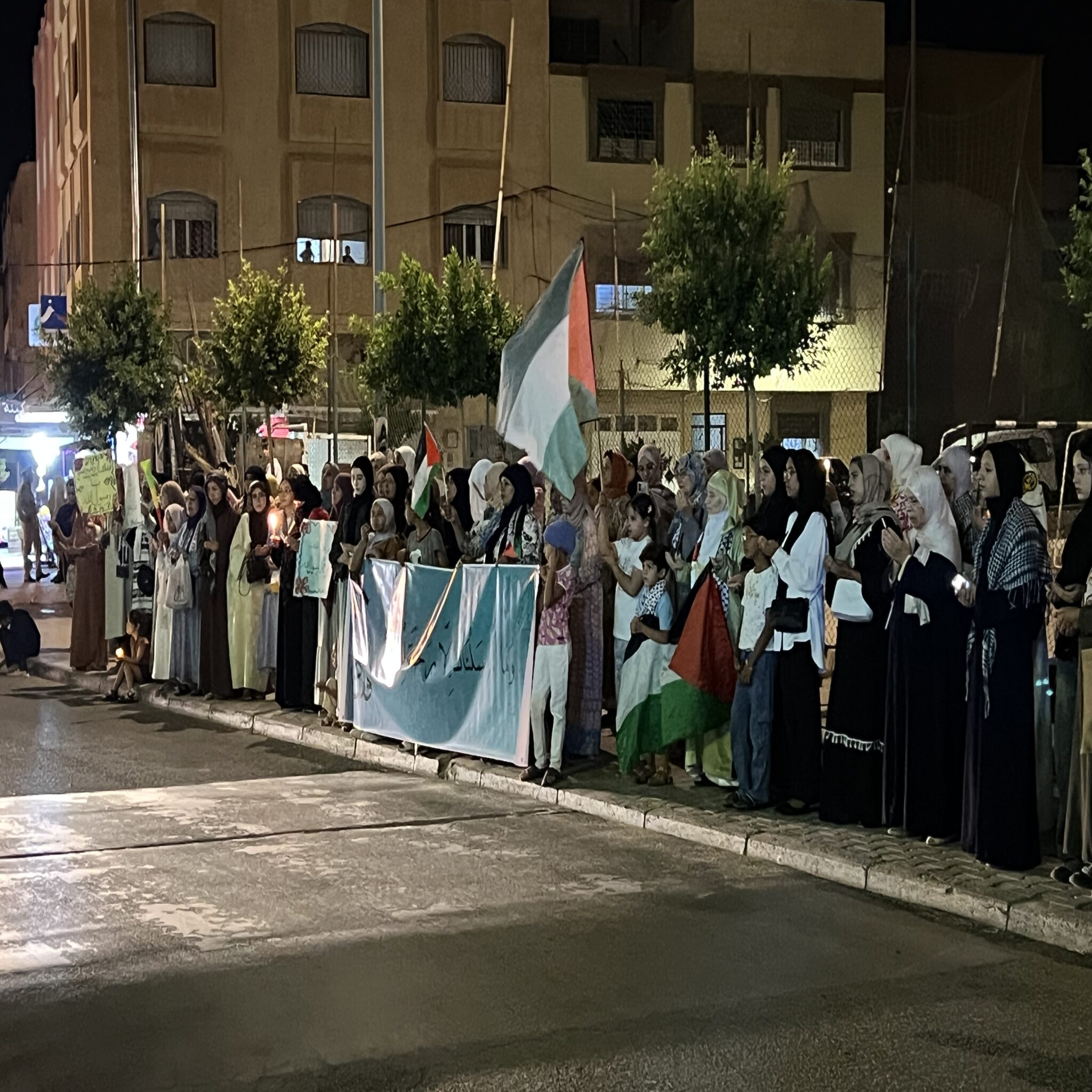 الوجديون يحتفلون بذكرى المولد النبوي متشحين بالكوفية الفلسطينية