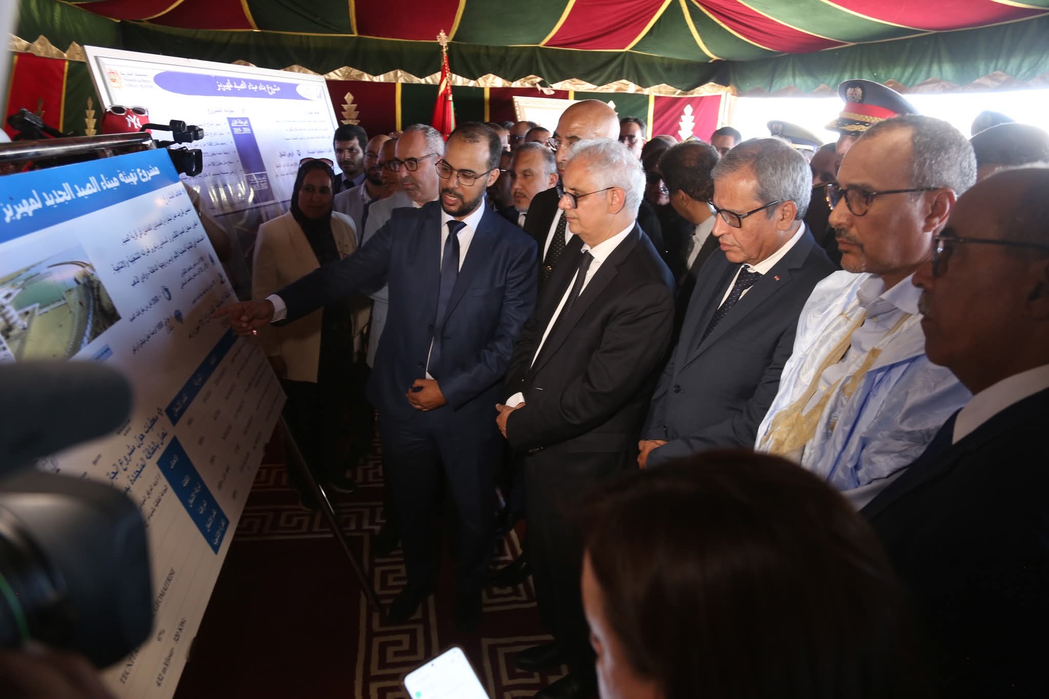 Le ministre de l'Équipement et de l'Eau, Nizar Baraka, effectue une visite à la région de Dakhla-Oued Eddahab, consacrée au lancement et au suivi de l’état d’avancement de programmes et projets structurants, à l'occasion du cinquantenaire de la Glorieuse Marche Verte. 04112025-Dakhla