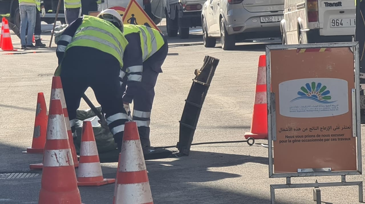 تدخلات ميدانية لتنظيف شبكة التطهير السائل بحدائق السالمية بالبيضاء