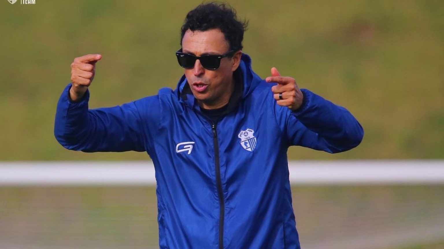 اتحاد طنجة يعلن عن فك الارتباط بالمدرب هلال الطير