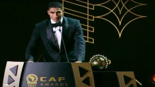 الجزائري بن شيخ “حكيمي من كان يستحق الكرة الذهبية بدل ديمبلي” (فيديو)
