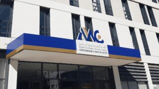 الهيئة المغربية لسوق الرساميل تحذر من الممارسة غير المرخصة للإرشاد في الاستثمار المالي وانتشار منصات التداول الاحتيالية