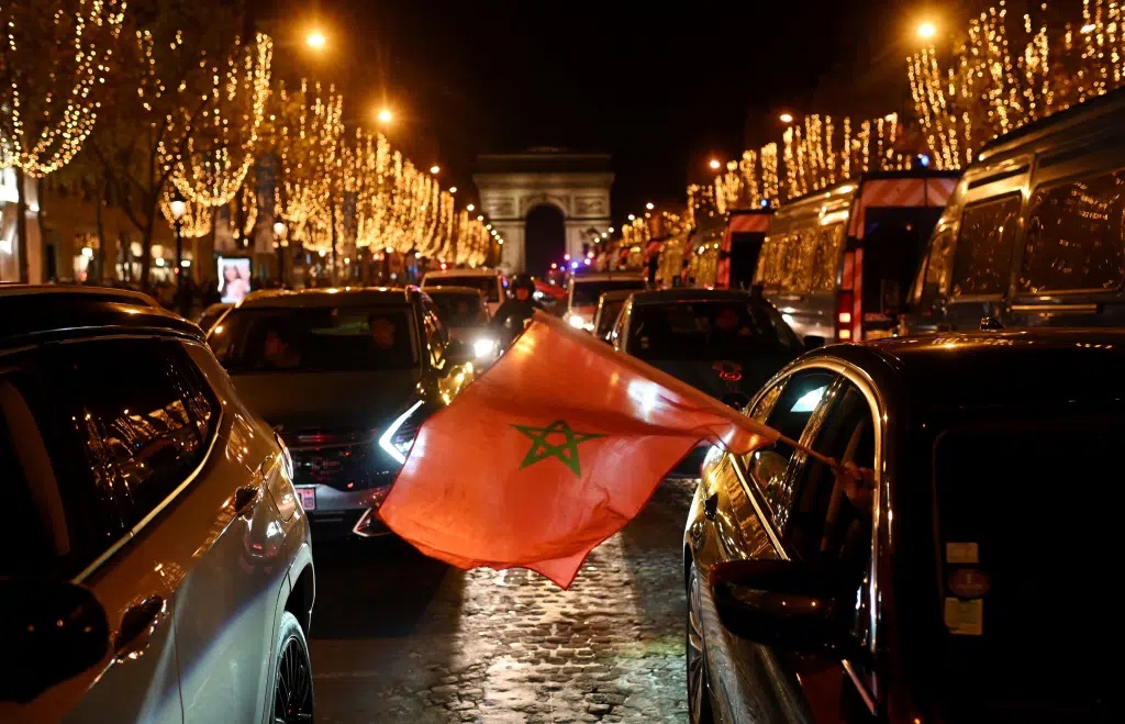 كان المغرب 2025.. في باريس، الجالية المغربية تلهب الأجواء بعيدا عن الملاعب