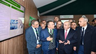 Le ministre de lAgriculture, de la Pêche Maritime, du Développement Rural et des Eaux et Forêts, Ahmed El Bouari, inaugure, à Ouezzane, la troisième édition de la Foire nationale oléicole, placée sous le thème "La filière oléicole : levier du développement durable". 24122025-Ouezzane