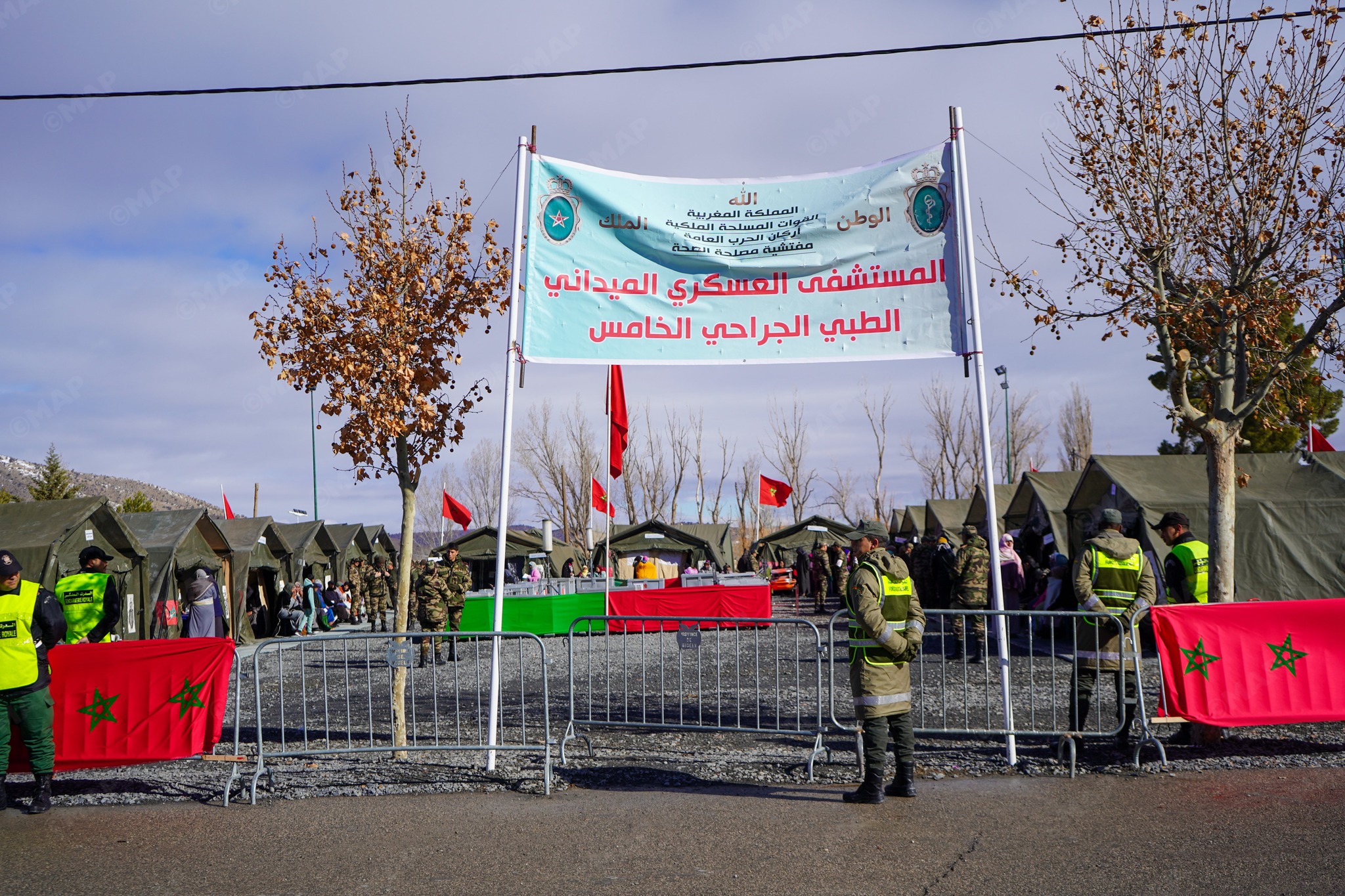 L'hôpital médico-chirurgical de campagne (HMCC) déployé à Tounfite sur Hautes Instructions de Sa Majesté le Roi Mohammed VI, entame ses services qui consistent à apporter toute l'aide nécessaire aux populations des zones montagneuses face aux rigueurs de lhiver. 23122025-Midelt