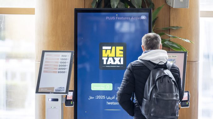 المكتب الوطني للمطارات يعزز عرض الحافلات وسيارات الأجرة بمطار الرباط-سلا