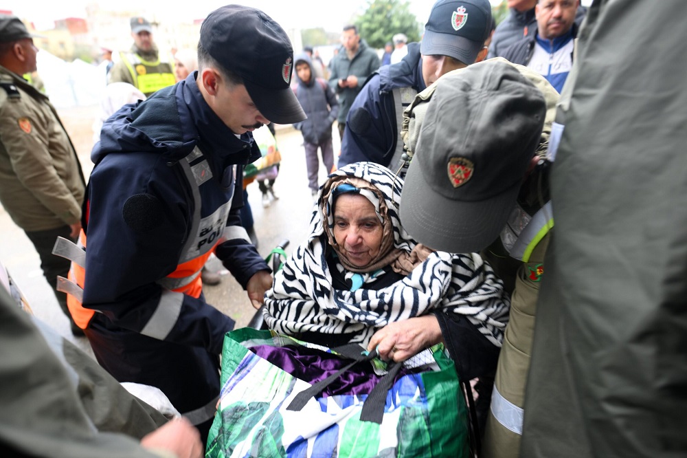 القصر الكبير .. عملية إجلاء المواطنين نحو المناطق الآمنة متواصلة في ظل ظروف مناخية استثنائية