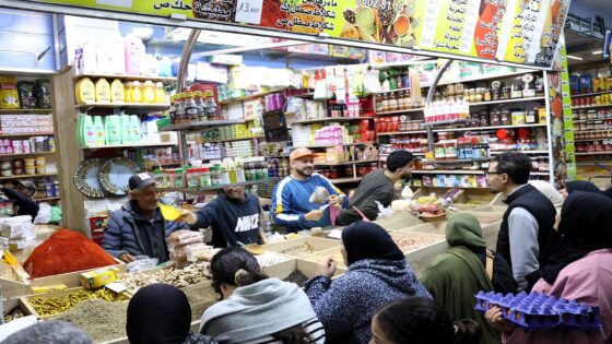 القصر الكبير.. انتعاشة تجارية استثنائية بالأسواق تزامنا مع عودة الساكنة الى منازلها والإستعداد لاستقبال رمضان