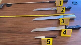قلعة السراغنة.. توقيف 4 أشخاص في قضايا الضرب والجرح والسرقة وحجز أسلحة بيضاء