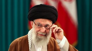 مسؤولة السياسة الخارجية الأوروبية: اغتيال خامنئي “لحظة فارقة” في تاريخ إيران