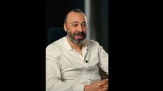 طارق السكيتيوي في ظهوره الرسمي الأول كمدرب لمنتخب عمان (فيديو)
