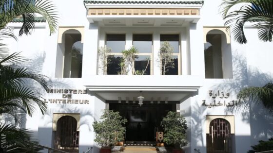 وزارة الداخلية تنفي إصدار أي بلاغ بشأن تدبير واستغلال رخص سيارات الأجرة