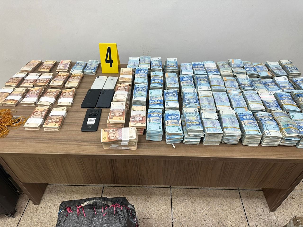 وجدة. إحباط محاولة للتهريب الدولي للمخدرات وتوقيف ثمانية أشخاص