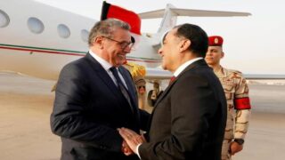أخنوش يحل بالقاهرة على رأس وفد وزاري
