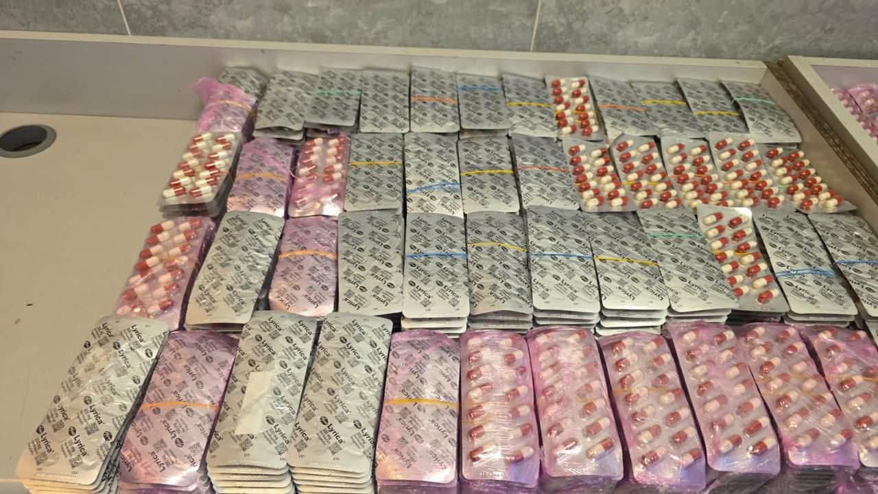 رحلة “السموم” تنتهي بتيفلت.. وحجز 7280 قرصا مهلوسا