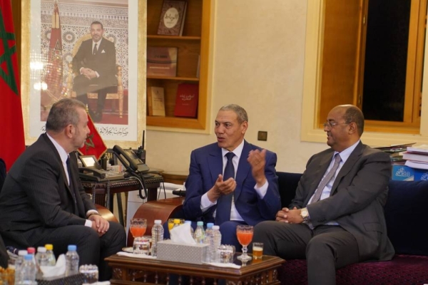 العيون تستقبل السفير الفرنسي في زيارة تعزز الشراكة الاستراتيجية بين المغرب وفرنسا